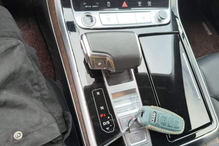 Used Audi Q7 2022 45 TFSI quattro S line Sport Edition Gear Lever