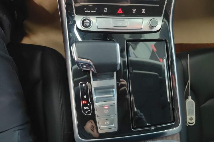 Used Audi Q7 2022 55 TFSI quattro S line Sport model Gear Lever