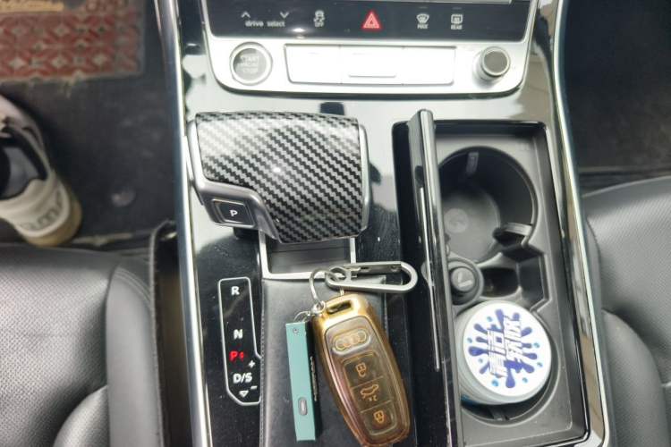 Used Audi Q7 2022 55 TFSI quattro S line Sport model Gear Lever