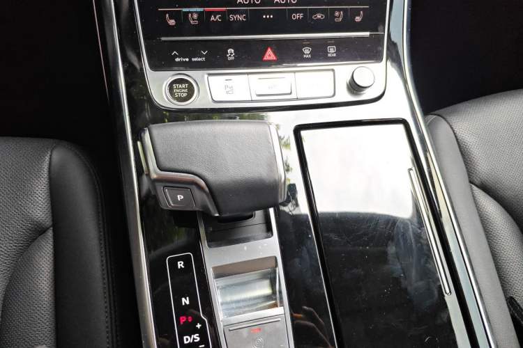 Used Audi Q7 2022 55 TFSI quattro S line Sport model Gear Lever