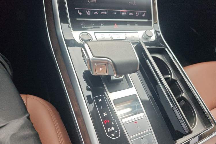 Used Audi Q7 2022 55 TFSI quattro S line Sport model Gear Lever