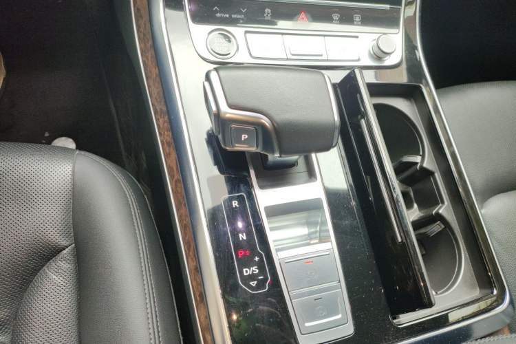 Used Audi Q7 2022 55 TFSI quattro S line Sport model Gear Lever