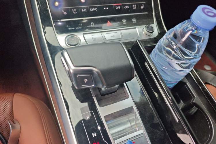 Used Audi Q7 2022 55 TFSI quattro S line Sport model Gear Lever