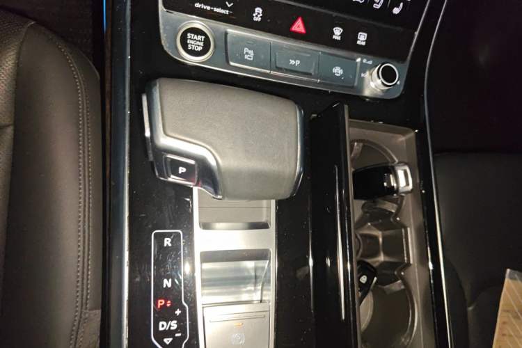 Used Audi Q7 2022 55 TFSI quattro S line Sport model Gear Lever