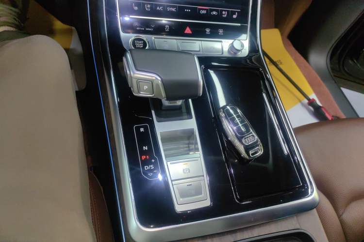 Used Audi Q7 2022 55 TFSI quattro S line Sport model Gear Lever