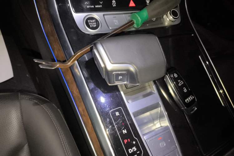 Used Audi Q7 2022 55 TFSI quattro S line Sport model Gear Lever