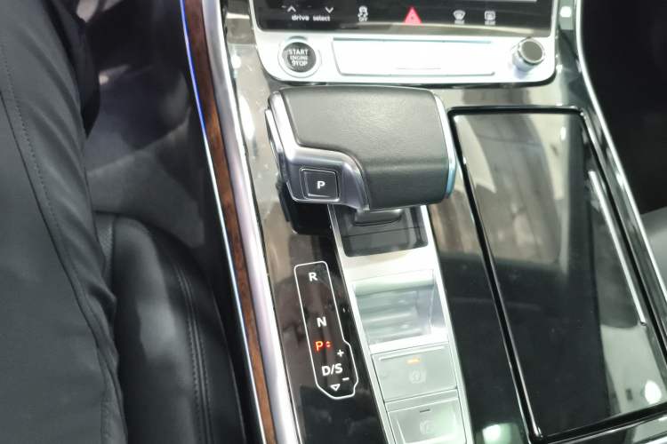 Used Audi Q7 2022 55 TFSI quattro S line Sport model Gear Lever