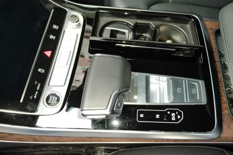 Used Audi Q7 2022 55 TFSI quattro S line Sport model Gear Lever