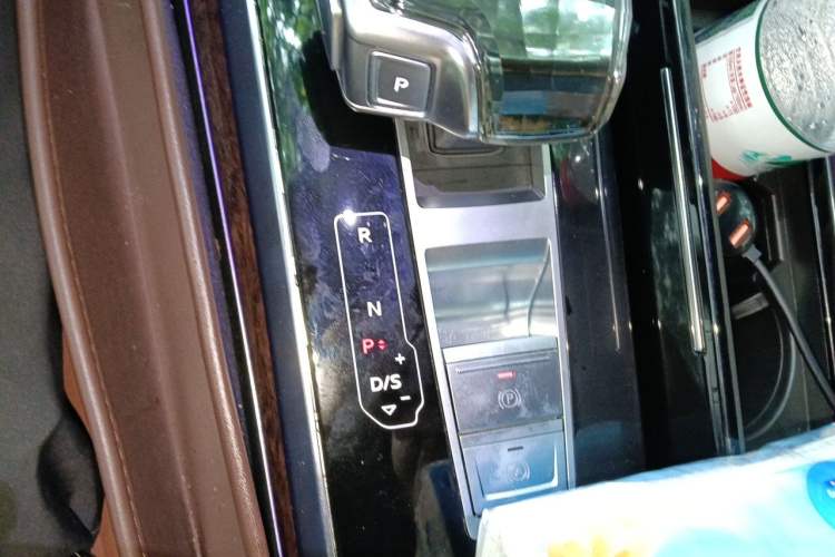 Used Audi Q7 2022 55 TFSI quattro S line Sport model Gear Lever