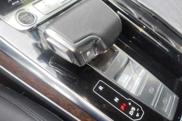 Used Audi Q7 2022 55 TFSI quattro S line Sport model Gear Lever