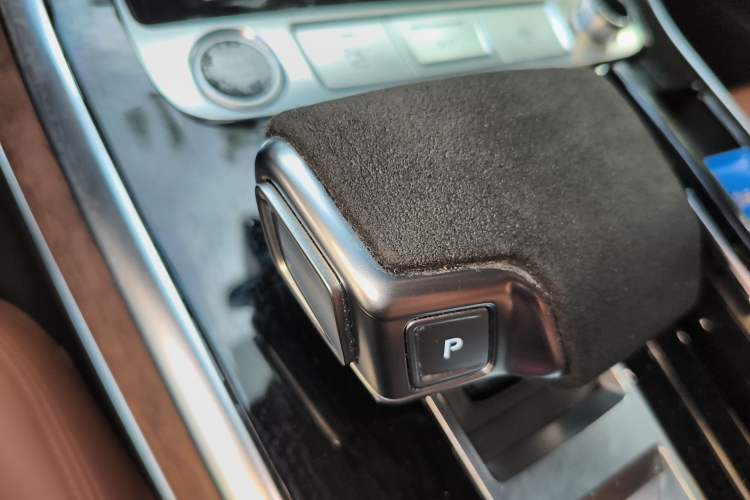 Used Audi Q7 2022 55 TFSI quattro S line Sport model Gear Lever