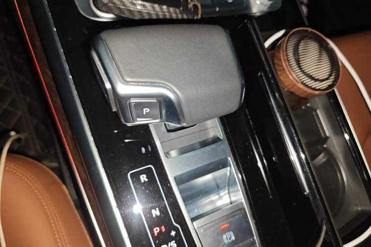 Used Audi Q7 2022 55 TFSI quattro S line Sport model Gear Lever