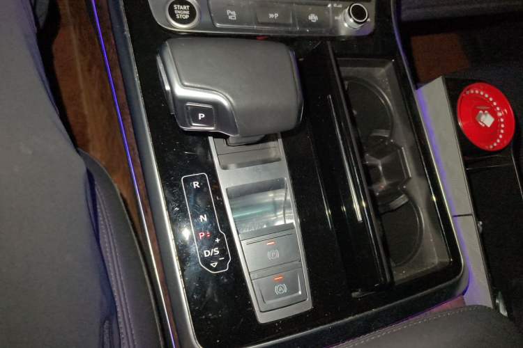 Used Audi Q7 2022 55 TFSI quattro S line Sport model Gear Lever