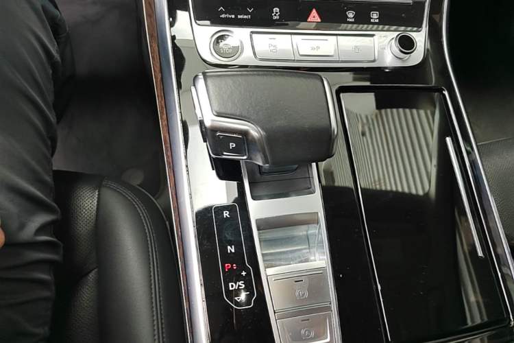 Used Audi Q7 2022 55 TFSI quattro S line Sport model Gear Lever