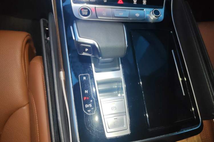 Used Audi Q7  Gear Lever