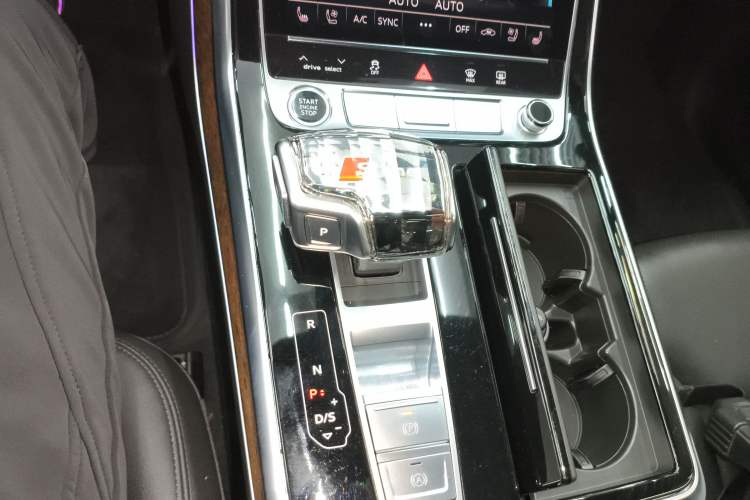 Used Audi Q7 2022 55 TFSI quattro S line Sport model Gear Lever