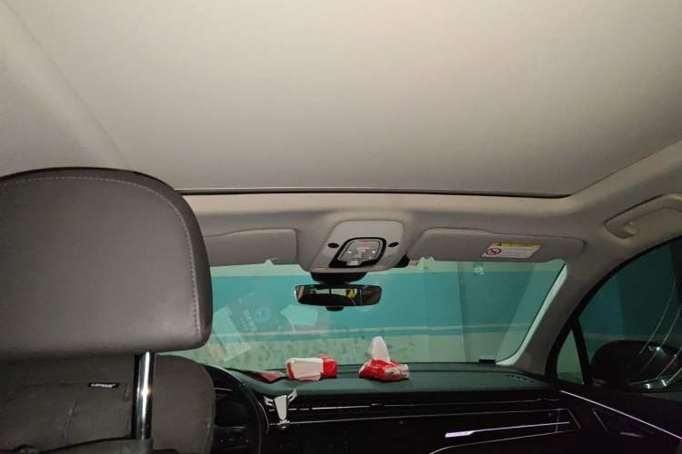 Used Audi Q7  Headliner