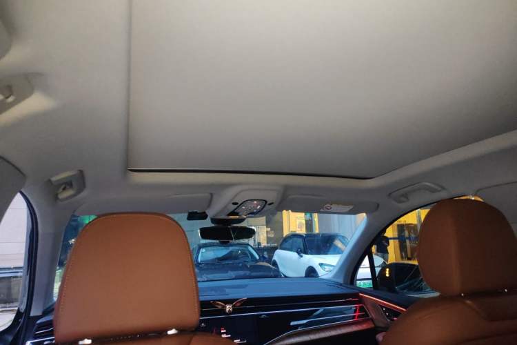 Used Audi Q7  Headliner