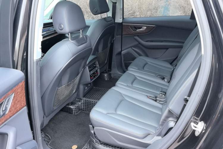 Used Audi Q7 2022 55 TFSI quattro S line Sport model Interior 1