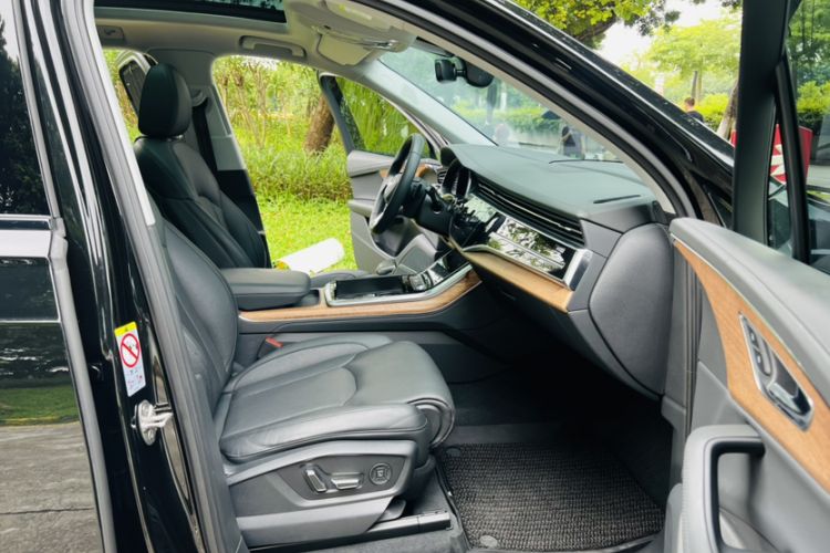 Used Audi Q7 2022 55 TFSI quattro S line Prestige Edition Interior 2