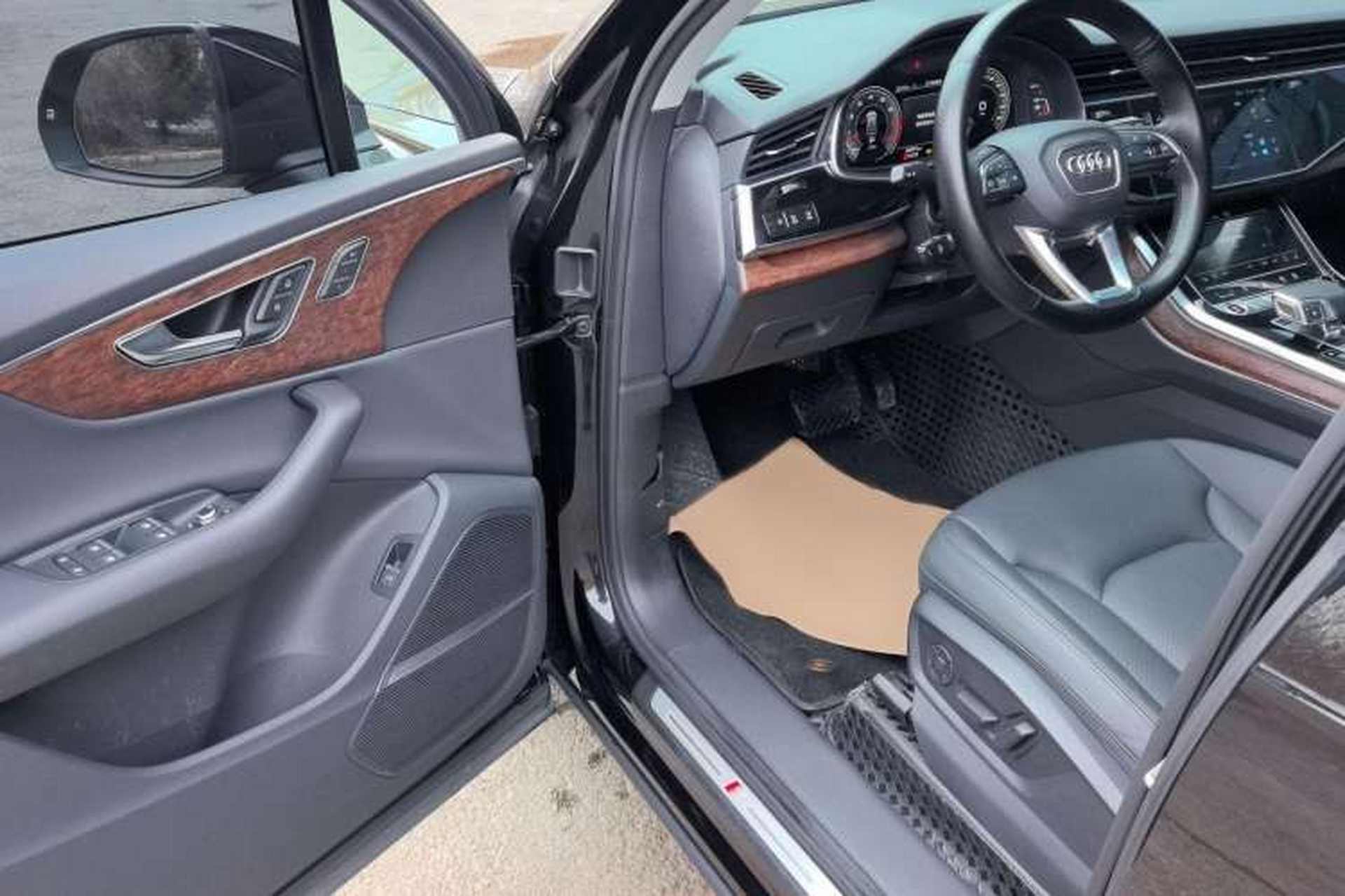 Used Audi Q7 2022 55 TFSI quattro S line Sport model Interior 2