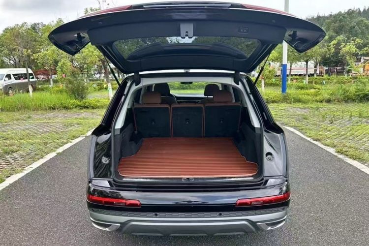Used Audi Q7 2022 55 TFSI quattro S line Sport model Interior 4