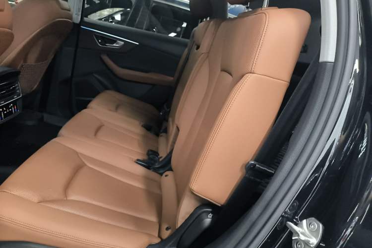 Used Audi Q7 2022 55 TFSI quattro S line Sport model Interior 4