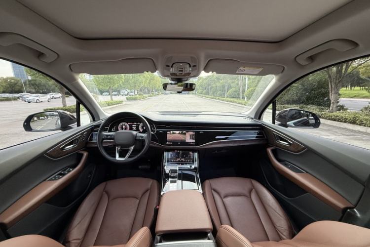 Used Audi Q7 2022 45 TFSI quattro S line Sport Edition Interior 7