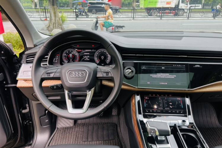 Used Audi Q7 2022 55 TFSI quattro S line Prestige Edition Interior 7