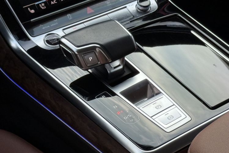 Used Audi Q7 2022 45 TFSI quattro S line Sport Edition Interior 9