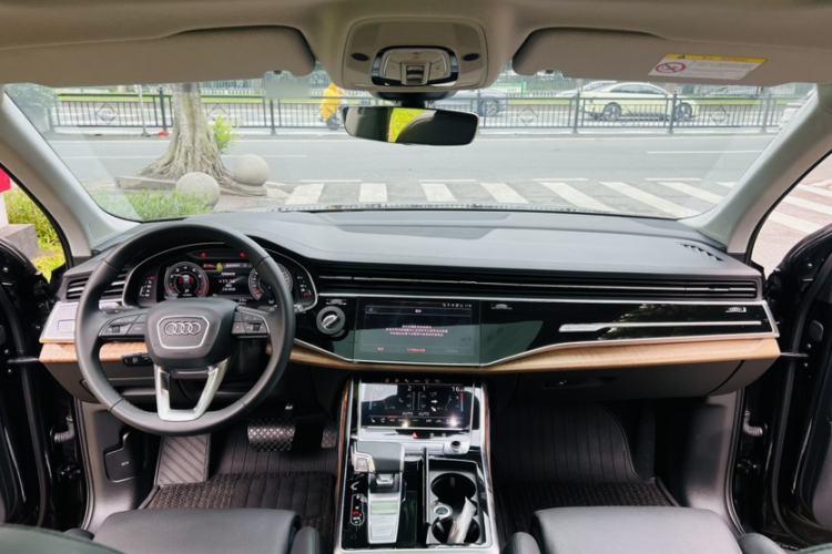 Used Audi Q7 2022 55 TFSI quattro S line Prestige Edition Interior 9