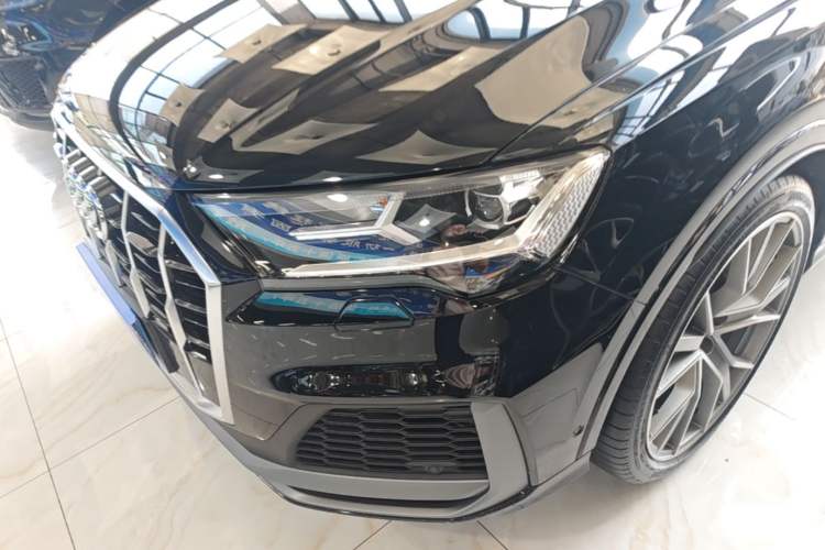 Used Audi Q7 2022 55 TFSI quattro S line Sport model Left Front Headlight