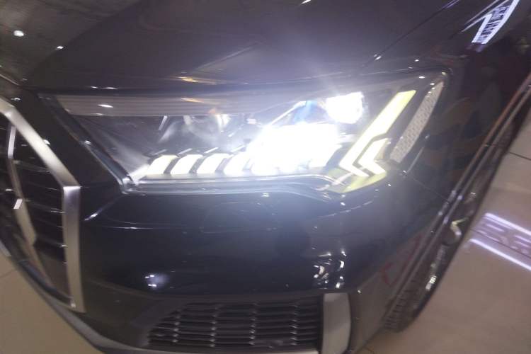 Used Audi Q7 2022 55 TFSI quattro S line Sport model Left Front Headlight