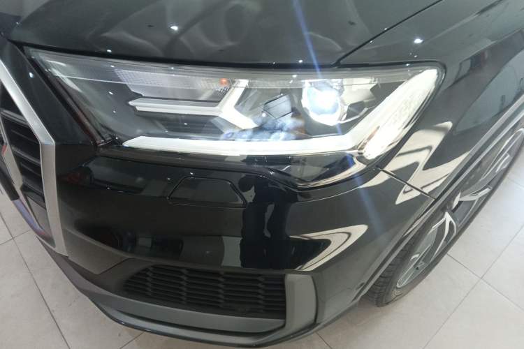 Used Audi Q7 2022 55 TFSI quattro S line Sport model Left Front Headlight