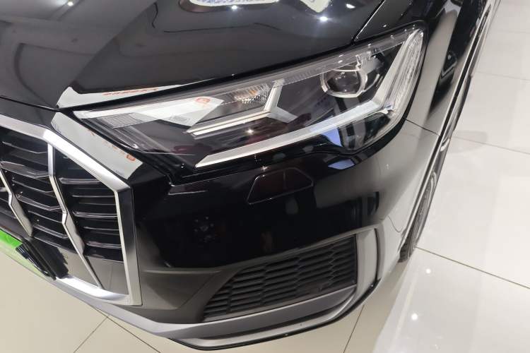 Used Audi Q7 2022 55 TFSI quattro S line Sport model Left Front Headlight