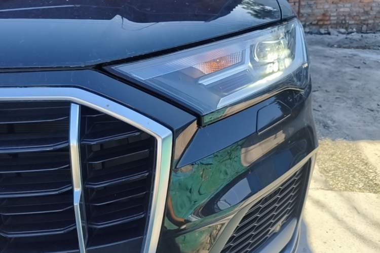 Used Audi Q7 2022 55 TFSI quattro S line Sport model Left Front Headlight
