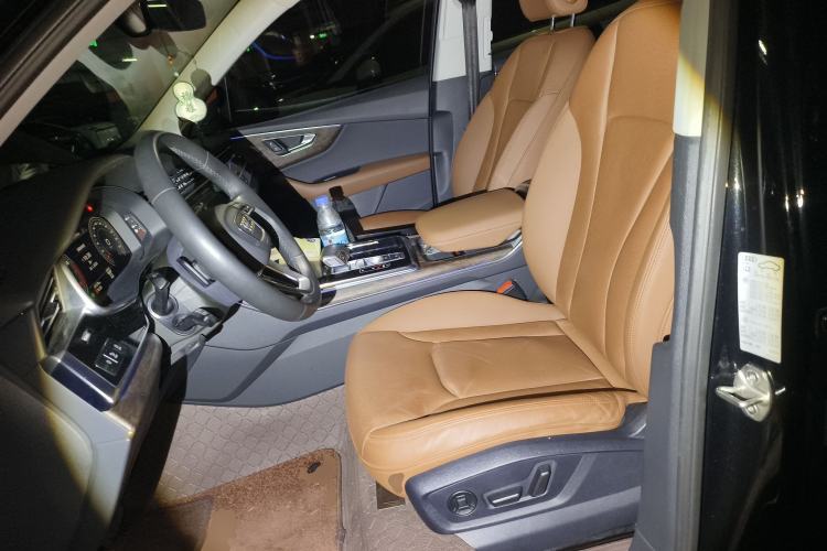 Used Audi Q7 2022 55 TFSI quattro S line Sport model Left Front Seat