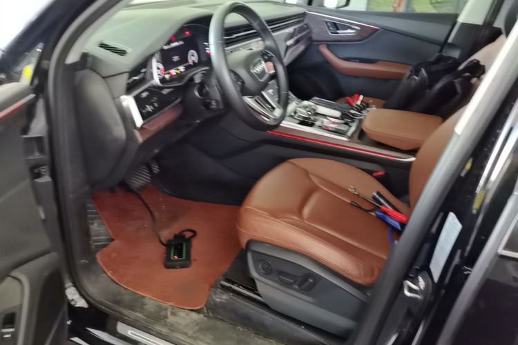 Used Audi Q7 2022 55 TFSI quattro S line Sport model Left Front Seat