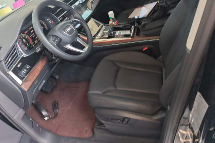 Used Audi Q7 2022 55 TFSI quattro S line Sport model Left Front Seat