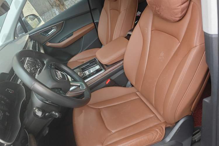 Used Audi Q7 2022 55 TFSI quattro S line Sport model Left Front Seat