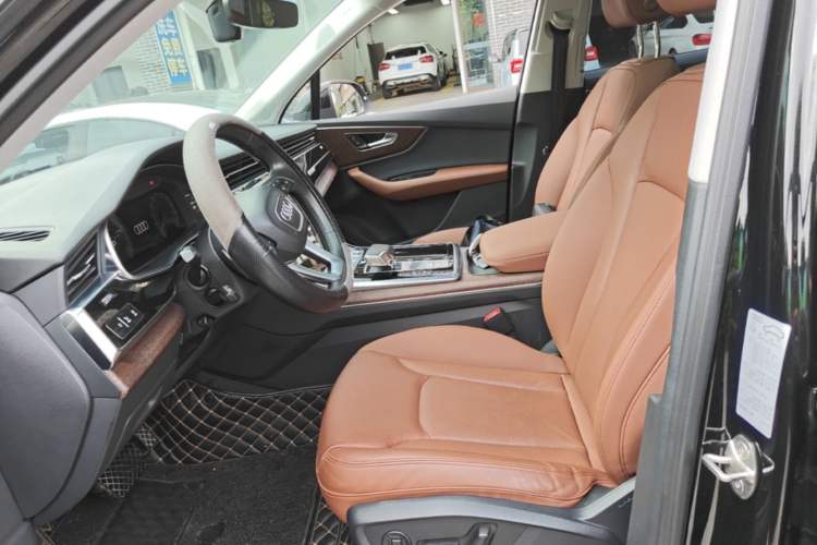 Used Audi Q7 2022 55 TFSI quattro S line Sport model Left Front Seat