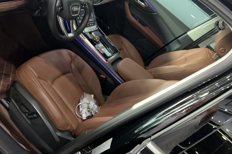 Used Audi Q7 2022 55 TFSI quattro S line Sport model Left Front Seat