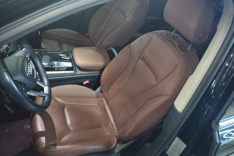 Used Audi Q7 2022 55 TFSI quattro S line Sport model Left Front Seat