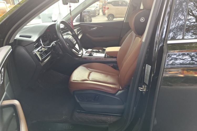 Used Audi Q7 2022 55 TFSI quattro S line Sport model Left Front Seat