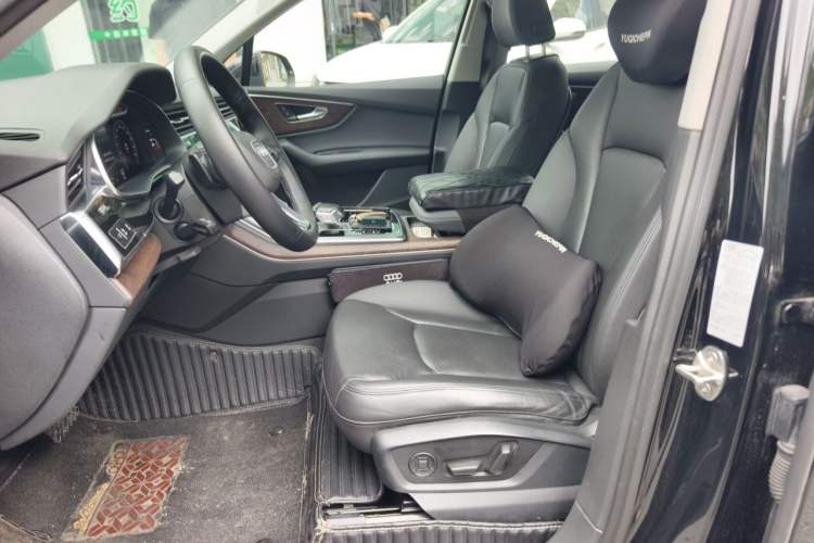 Used Audi Q7 2022 55 TFSI quattro S line Sport model Left Front Seat