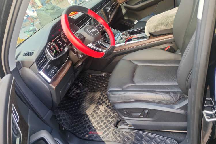 Used Audi Q7 2022 55 TFSI quattro S line Sport model Left Front Seat