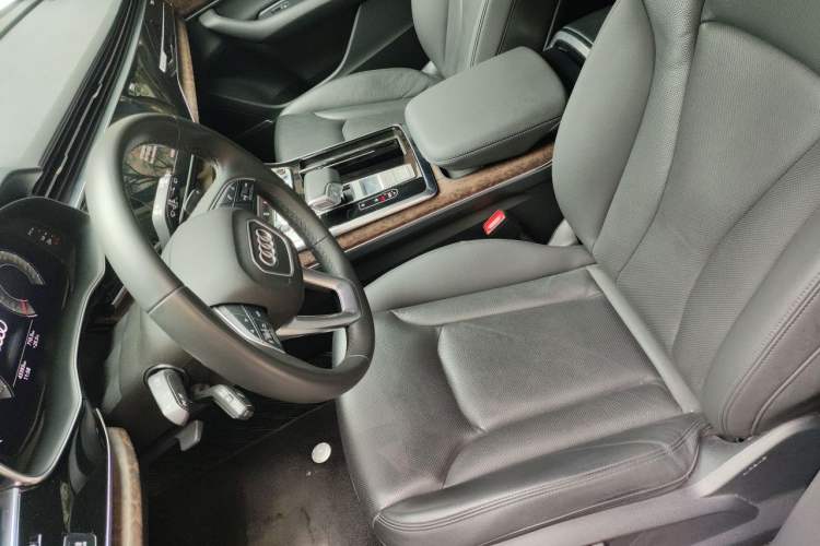 Used Audi Q7 2022 55 TFSI quattro S line Sport model Left Front Seat
