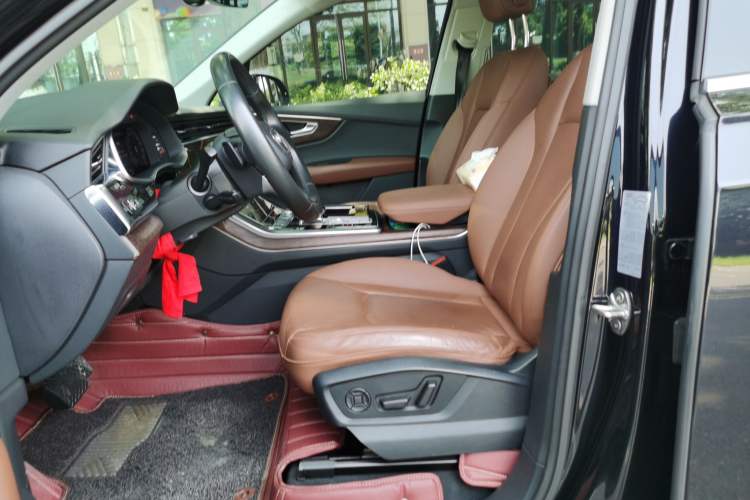 Used Audi Q7 2022 55 TFSI quattro S line Sport model Left Front Seat