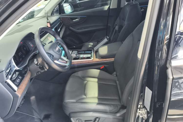 Used Audi Q7 2022 55 TFSI quattro S line Sport model Left Front Seat
