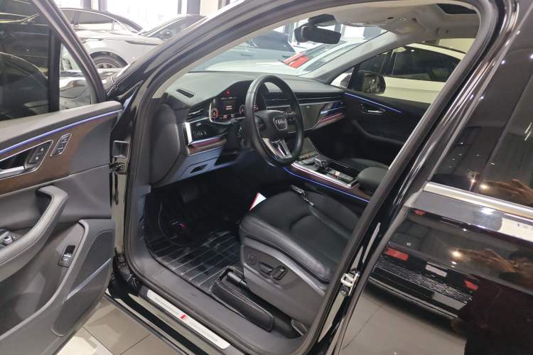 Used Audi Q7 2022 55 TFSI quattro S line Sport model Left Front Seat